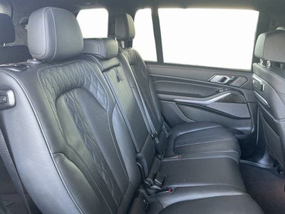 2025 BMW X7 M60i