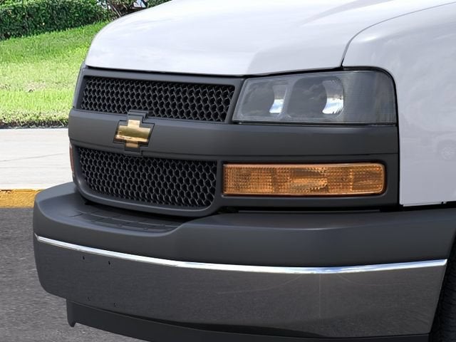 2026 Chevrolet Express Passenger 1LS