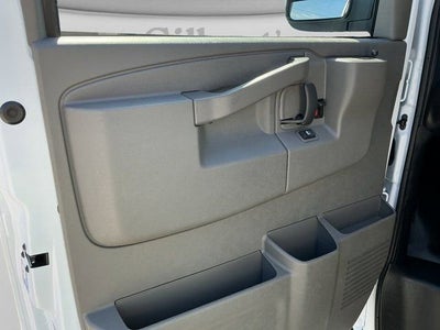 2025 Chevrolet Express Passenger 1LS