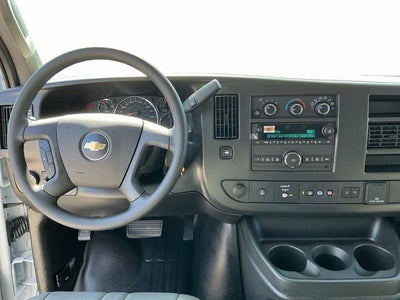 2025 Chevrolet Express Passenger 1LS