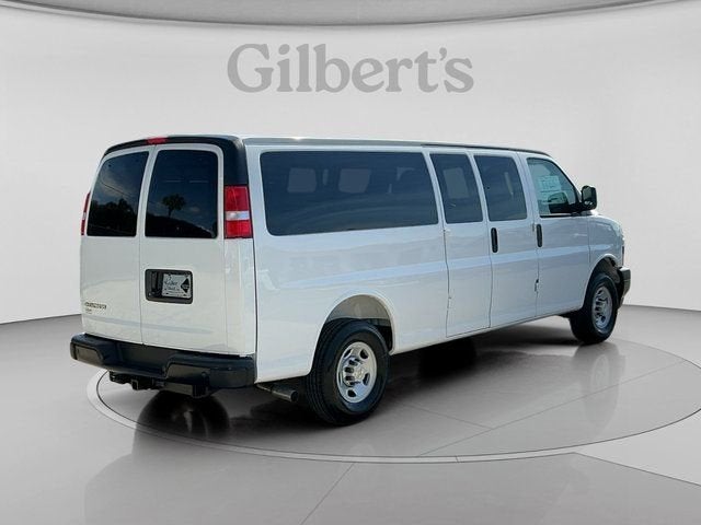 2025 Chevrolet Express Passenger 1LS