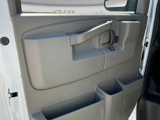 2025 Chevrolet Express Passenger 1LS