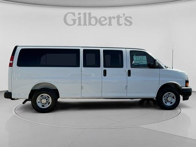 2025 Chevrolet Express Passenger 1LS