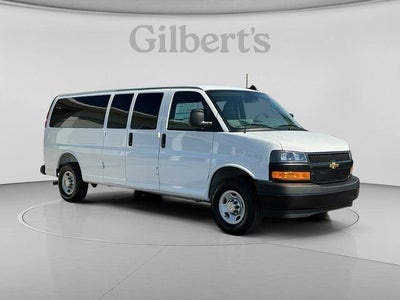 2025 Chevrolet Express Passenger 1LS