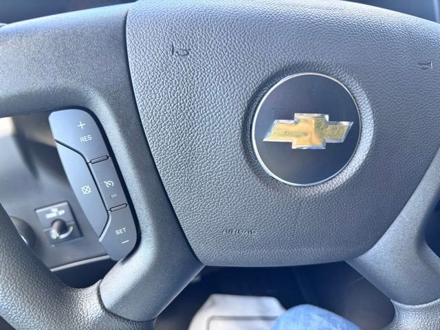 2025 Chevrolet Express Cutaway 3500 1WT