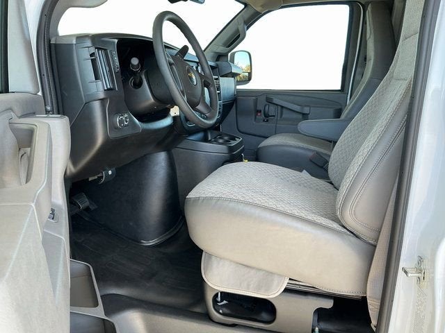 2025 Chevrolet Express Cutaway 3500 1WT