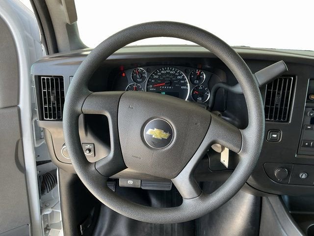 2025 Chevrolet Express Cutaway 3500 1WT