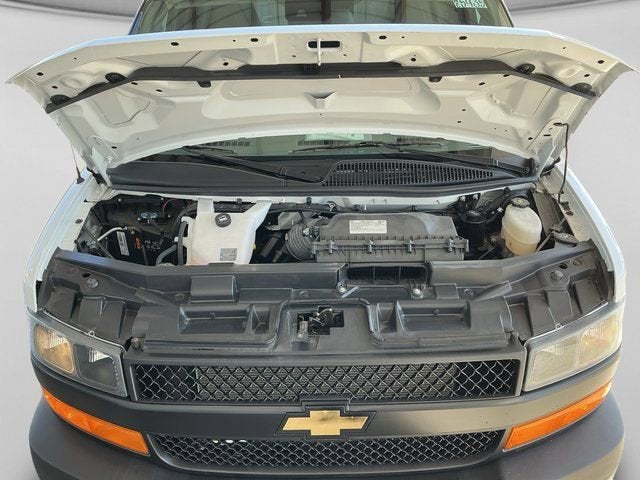 2025 Chevrolet Express Cutaway 3500 1WT