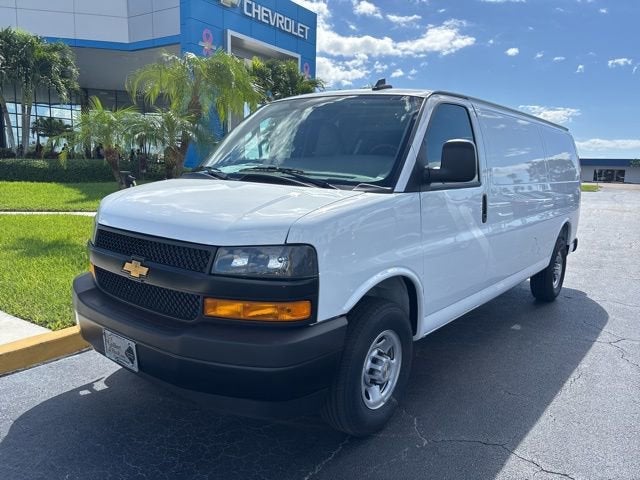 2025 Chevrolet Express Cargo WT