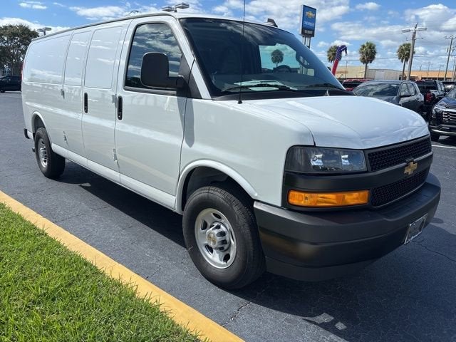2025 Chevrolet Express Cargo WT