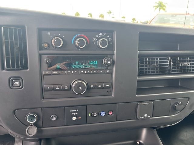 2025 Chevrolet Express Cutaway 3500 1WT