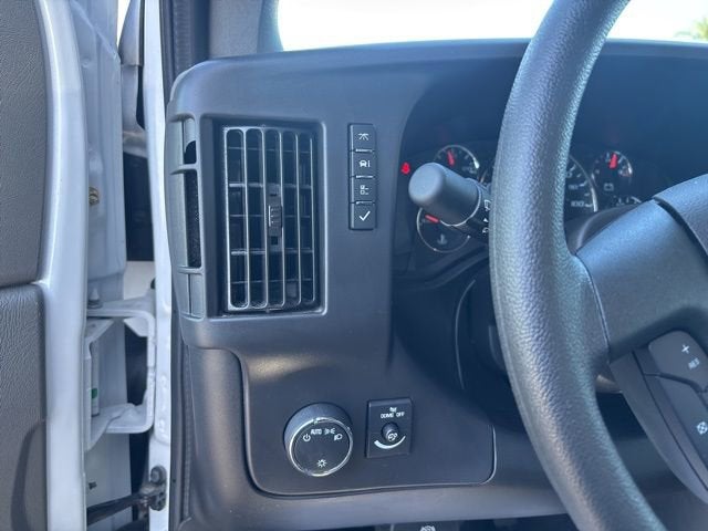 2025 Chevrolet Express Cutaway 3500 1WT