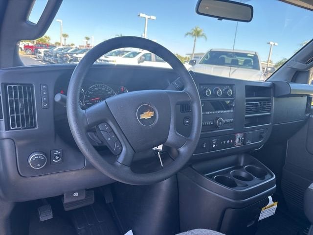 2025 Chevrolet Express Cutaway 3500 1WT