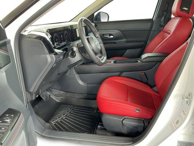 2025 Nissan Kicks SR FWD