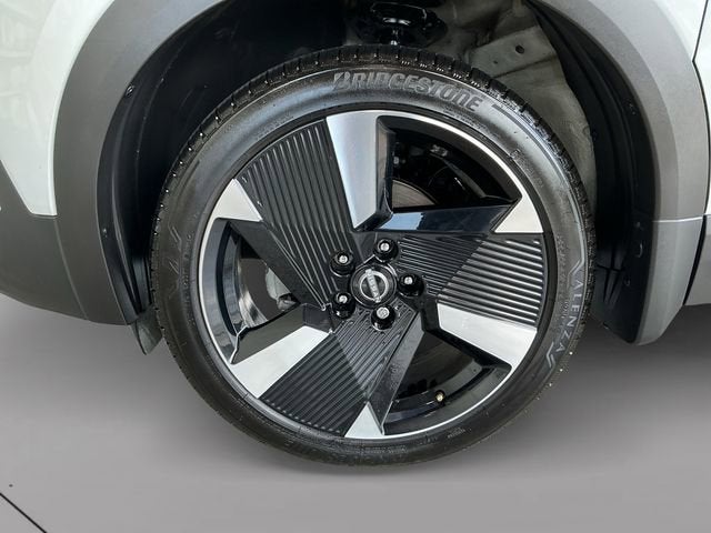 2025 Nissan Kicks SR FWD