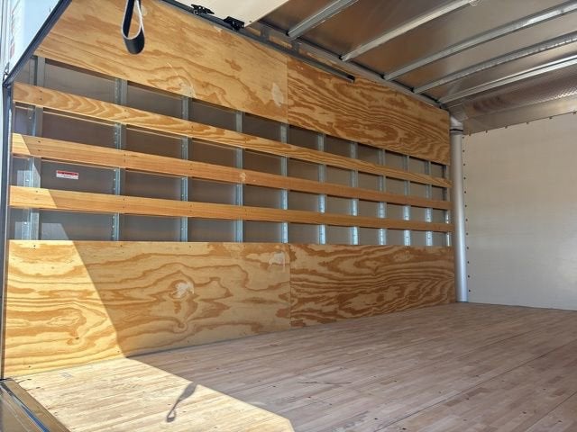 2025 Chevrolet Low Cab Forward 4500 HG Base